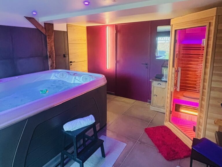 💆‍♀️Relaxez vous en profitant aussi de notre espace détente, Jacuzzi et Sauna.