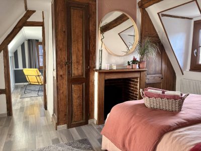 La chambre jaune est pensée comme une mini suite ! 